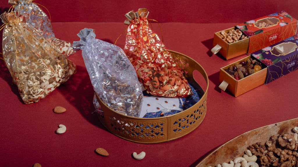 Diwali Gift Hamper for Family and Friends with Cashews, Almonds, Raisins